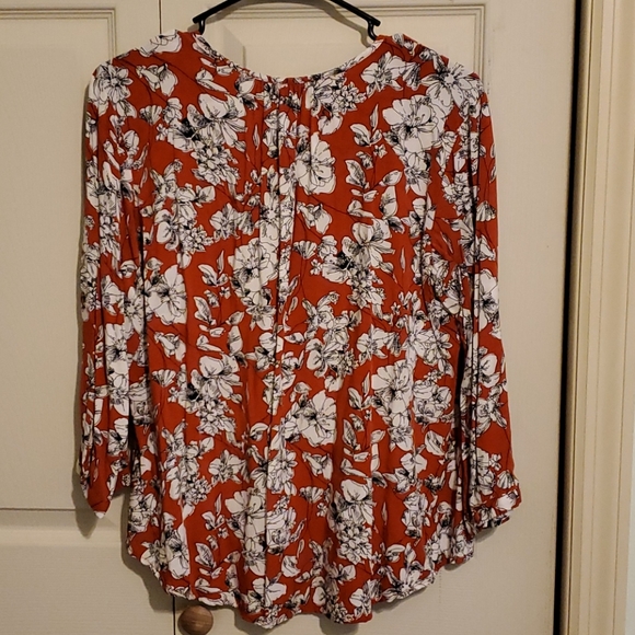 Top - Picture 2 of 4